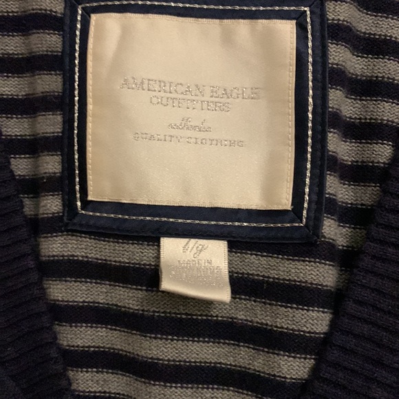 American Eagle hooded sweater - Picture 2 of 5